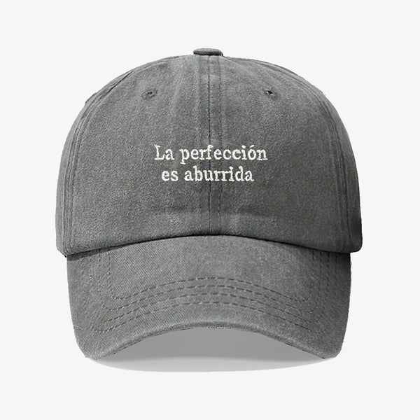 Gorra Prelavada La Perfección es aburrida